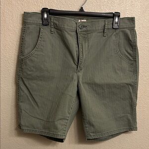 Levi’s Women Olive Green Shorts Pockets Size 30